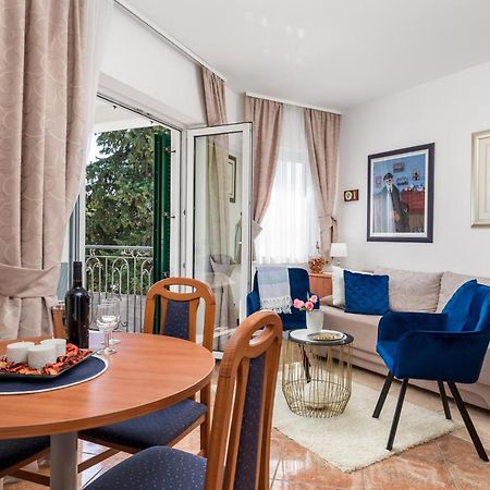 Light Summer Apartment With A Swimming Pool โอปาติยา ภายนอก รูปภาพ
