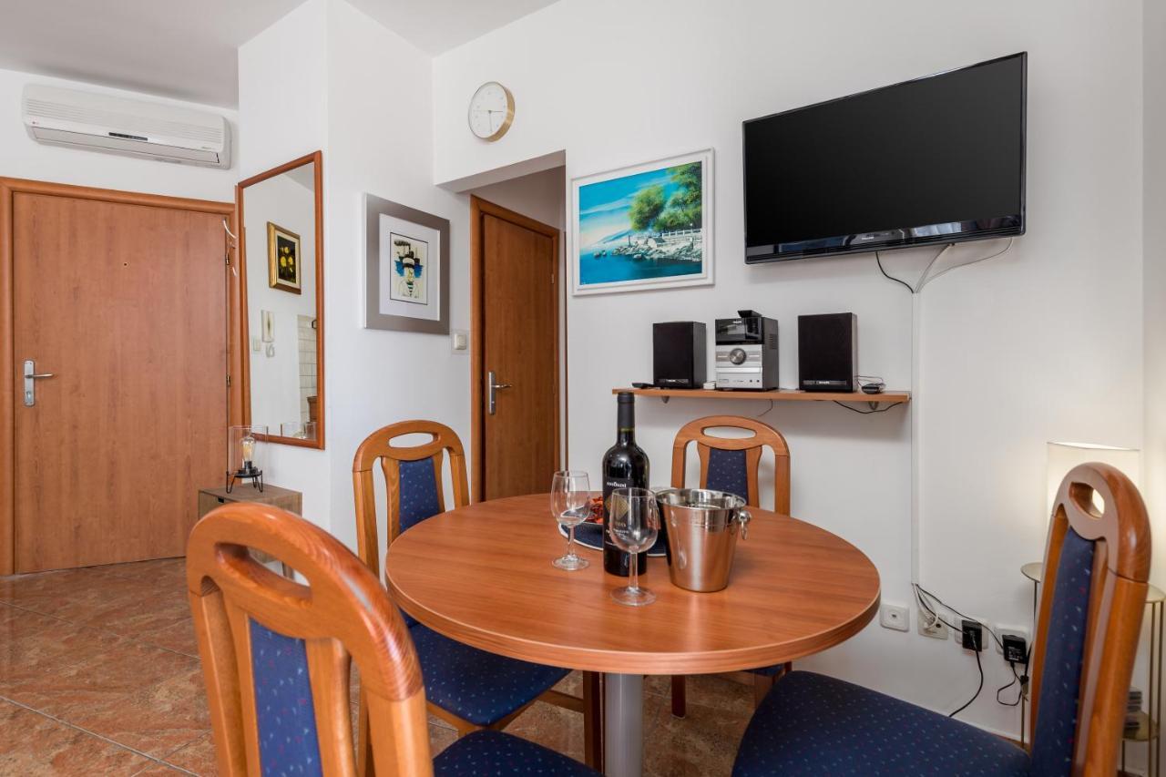Light Summer Apartment With A Swimming Pool โอปาติยา ภายนอก รูปภาพ
