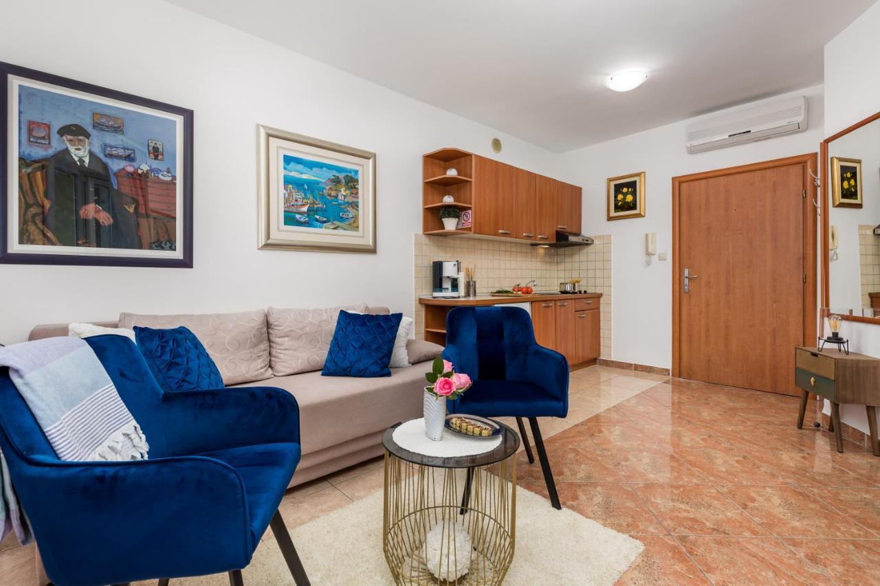 Light Summer Apartment With A Swimming Pool โอปาติยา ภายนอก รูปภาพ
